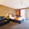 Statesman Motor Inn