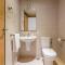 COMFORTABLE, CLOSE TO THE BEACH, POOL, NEW, PADDLE