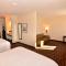 Cobblestone Inn & Suites - Holstein