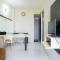 Pool View 2BR at Dian Regency Apartment By Travelio - 泗水