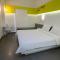 Yello Hotel Jemursari