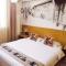 Foto: Happy Dragon Alley Hotel Beijing Tian AnMen Forbidden City 23/89