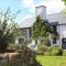 Dolgun Uchaf Guesthouse and Cottages in Snowdonia