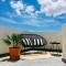 Deluxe Penthouse Charming Location Rooftop Views