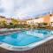 Cabanas Beach House - Pool view