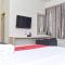 RedDoorz Plus near Sultan Hasanuddin Airport - Makassar