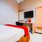 RedDoorz Plus near Sultan Hasanuddin Airport