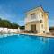 Nissi Villa Crystal