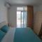 Queen Apartments & Rooms