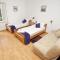 Apartments by the sea Promajna, Makarska - 2588