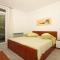 Apartments and rooms with parking space Brela, Makarska - 2717
