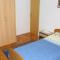 Apartments with parking space Omis - 2745