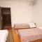 Apartments by the sea Vinisce, Trogir - 4892