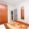 Apartments with parking space Murter - 5084