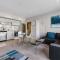 Two Bedroom Apartment - Pool, Gym & Free Parking!