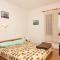 Apartments and rooms with parking space Vrbnik, Krk - 5301
