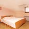 Apartments and rooms with parking space Vrbnik, Krk - 5302