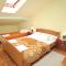 Apartments with parking space Novi Vinodolski - 5582