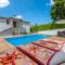 House Smoky with private pool and jacuzzi