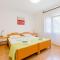 Apartments with parking space Milna, Brac - 11088