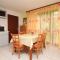 Apartments with parking space Novigrad - 7108