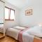 Apartments with swimming pool Novigrad - 7078