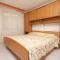 Apartments with parking space Novigrad - 7108