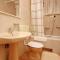 Apartments and rooms with parking space Makarska - 6767