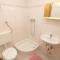 Apartments and rooms with parking space Brela, Makarska - 6895