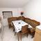 Apartments with a parking space Novigrad - 7037