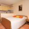 Apartments and rooms with parking space Jelsa, Hvar - 8798