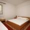 Apartments by the sea Vrboska (Hvar) - 8748