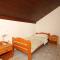 Apartments by the sea Milna, Vis - 8895