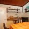Apartments and rooms with parking space Komiza, Vis - 8844