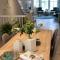 LUXE TOPLOCATIE! Monument hartje centrum Dordrecht, 2 badkamers, 2 keukens, tuintje (10 personen)