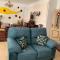 Chalet con piscina a 50 m de la playa .