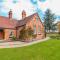 South Lodge - Longford Hall Farm Holiday Cottages - أشبورن