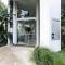 One Bedroom Apartment - Pool, Gym & Tennis Courts!