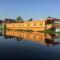 Young Beauty Star Houseboat