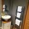 Kennedy Terrace; Modern 2 bedroom house, central