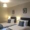 Kennedy Terrace; Modern 2 bedroom house, central