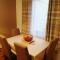 Kennedy Terrace; Modern 2 bedroom house, central