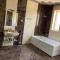 Luxury Villa with pool and waterfall - Bina