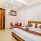 FabHotel Kiara- 400 meters from Medanta hospital