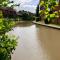 AB - Top floor 2 bed modern town centre apartment with parking for one vehicle