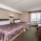 Super 8 by Wyndham Mississauga