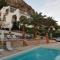 Villa del Golfo Urio with swimming pool shared by the two apartments