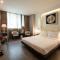 Foto: The White Hotel 8A Thai Van Lung 24/36