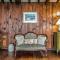 Rustic Rockport Cottage