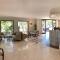 Moonshine Hotel & Suites